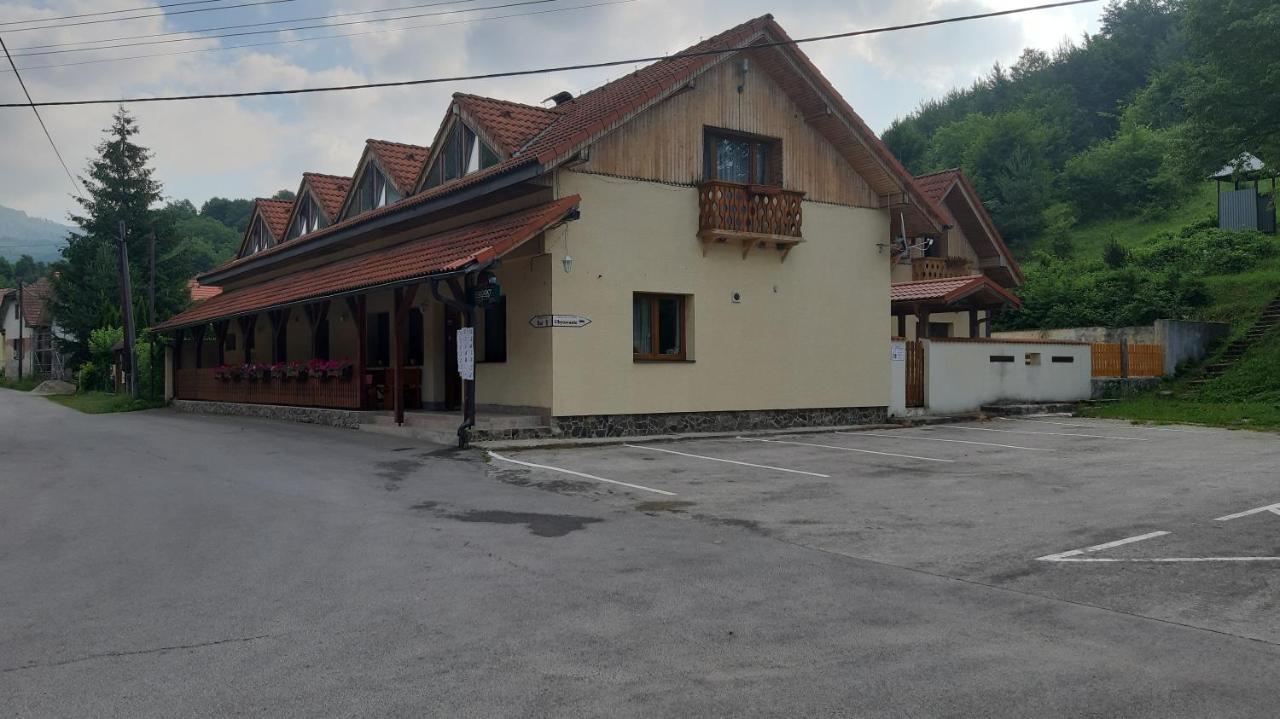 Penzión pri studničke Omastiná Exterior foto